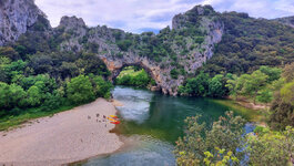 Die Ardèche am Pont d