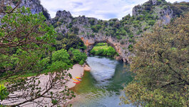 Die Ardèche am Pont d